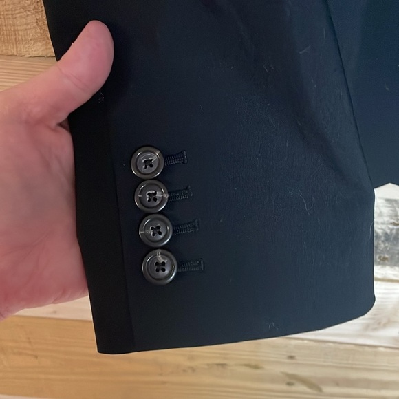 Banana Republic size 4 Black Fitted Stretch Two Button Blazer with Pockets - Picture 3 of 12